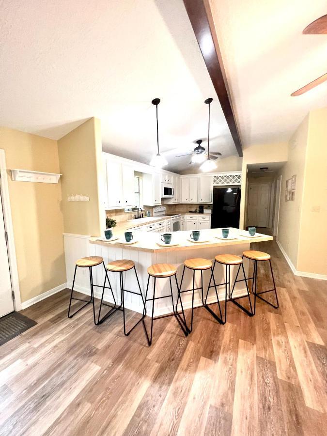 2 Bdrm Treehouse Hideout- Lake Conroe With Boat Ramp Монтгомъри Екстериор снимка